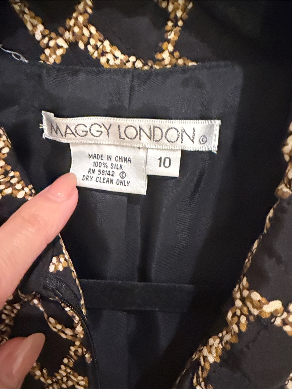 Maggy London silk zip jacket size 10 black and gold - Picture 3 of 4
